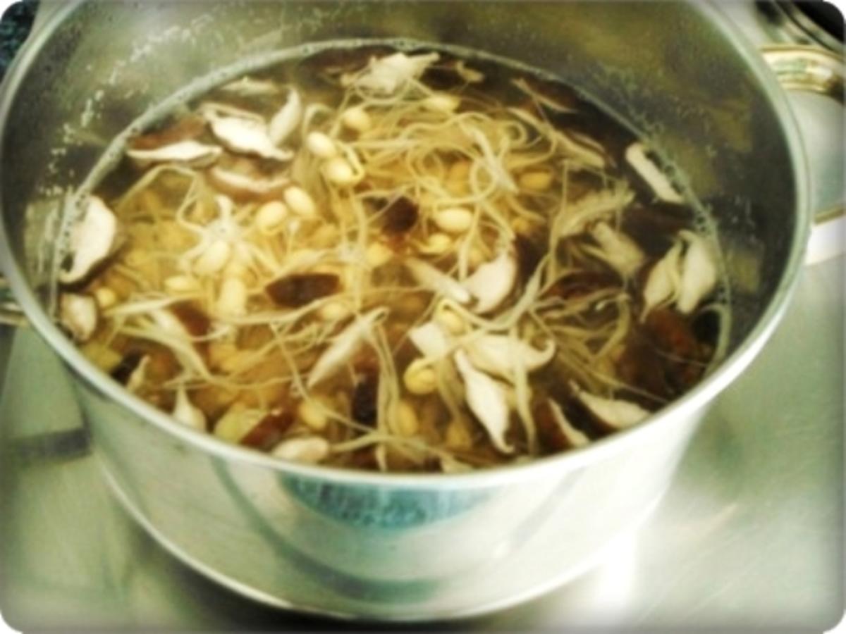 Scharf- saure  Pekingsuppe  mit frischen Shiitake - Rezept - Bild Nr. 15