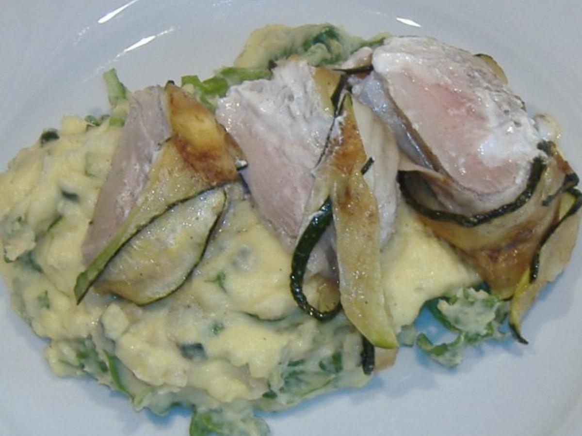 Schweinefilet gefüllt mit Ziegenfrischkäse im Zucchinimantel auf ...