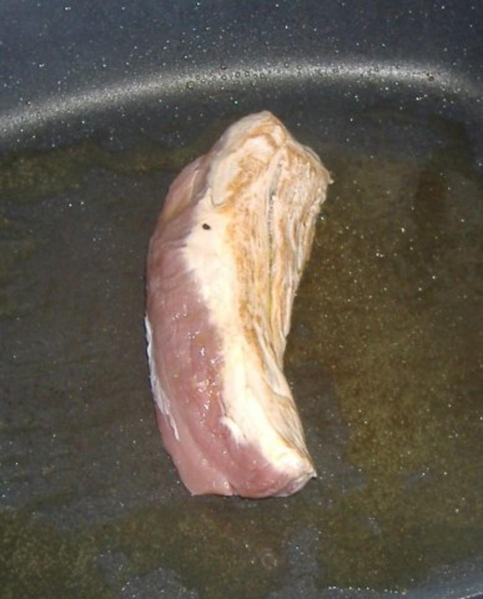 Schweinefilet gefüllt mit Ziegenfrischkäse im Zucchinimantel auf Kartoffelrucolastampf - Rezept - Bild Nr. 4