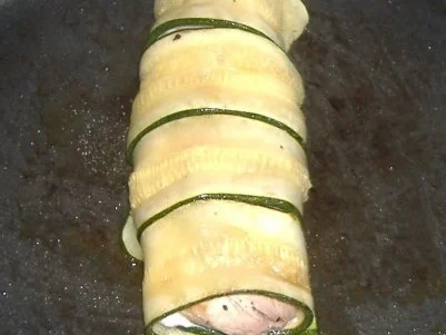 Rezept: Schweinefilet gefüllt mit Ziegenfrischkäse im Zucchinimantel auf Kartoffelrucolastampf Bild Nr. 8 Schweinefilet gefüllt mit Ziegenfrischkäse im Zucchinimantel auf Kartoffelrucolastampf - Rezept - Bild Nr. 8