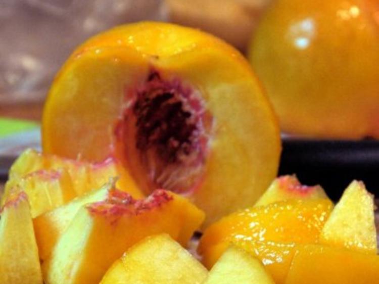 Pfirsich Kompott auf Kardamom -Grieß - einfach - 60 kcal/100g Pfirsich Kompott auf Kardamom -Grieß - einfach - 60 kcal/100g