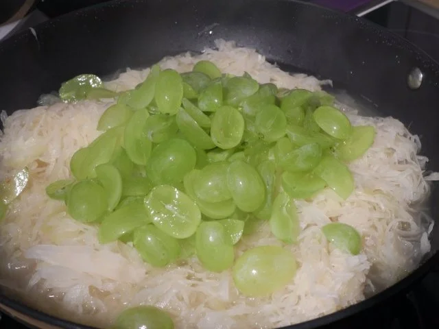 Beilage : Weintrauben - Sauerkraut mit Rauchspeck und Zwiebeln - Rezept - Bild Nr. 3