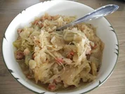 Beilage : Weintrauben - Sauerkraut mit Rauchspeck und Zwiebeln - Rezept