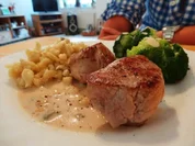 Schweinefilet in Gorgonzolasauce mit selbstgemachten Spätzle und Mandelbrokkoli - Rezept