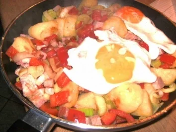 Rezept: Gemüsepfanne mit Spiegelei Gemüsepfanne mit Spiegelei - Rezept