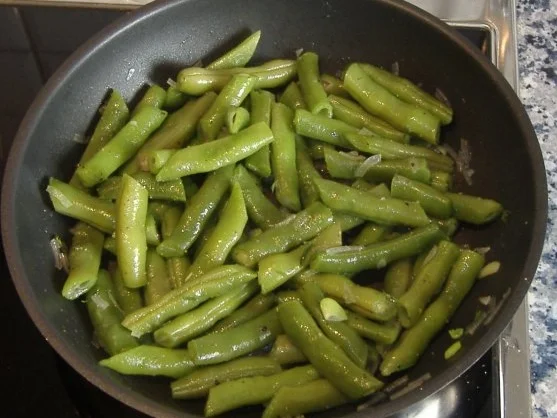 Bacalao gratiniert mit Aioli auf Stangenbohnen - Rezept - Bild Nr. 3