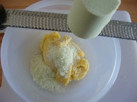 Grießgnocchisuppe mit 3 erlei Nockerln - Rezept - Bild Nr. 6