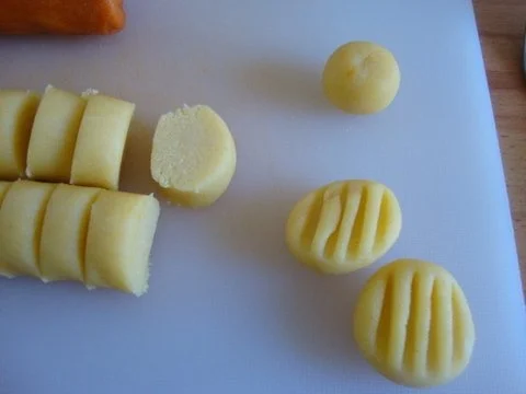 Grießgnocchisuppe mit 3 erlei Nockerln - Rezept - Bild Nr. 9