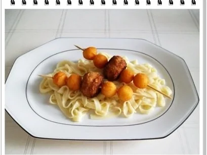 Rezept: Fleisch-Kartoffelbällchen-Spieß auf Tagliatelle Bild Nr. 13 Fleisch-Kartoffelbällchen-Spieß auf Tagliatelle - Rezept - Bild Nr. 13