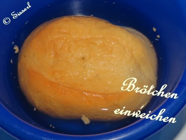 kleine Hackfleischrouladen mit Zwiebelsoße - Rezept - Bild Nr. 2