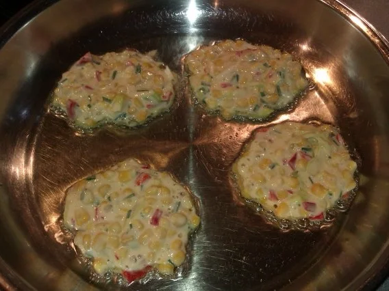 Rezept: Maisküchlein mit Quarkdipp Bild Nr. 3 Maisküchlein mit Quarkdipp - Rezept - Bild Nr. 3