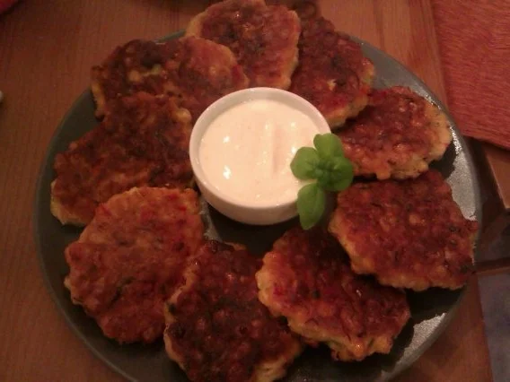 Rezept: Maisküchlein mit Quarkdipp Maisküchlein mit Quarkdipp - Rezept