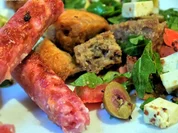 Kernige Panzanella mit Salsiccia Fresca - Rezept