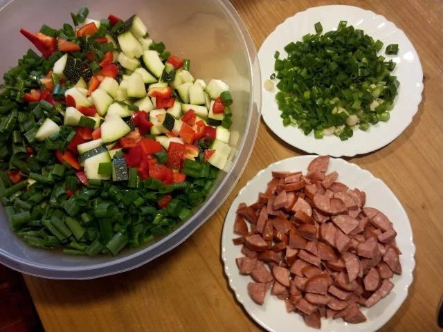 Zucchini mit roter Paprika, Lauchzwiebel und Ingwer - Rezept