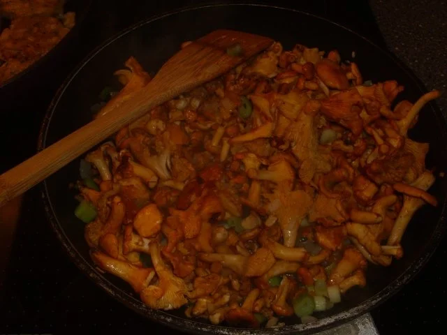 Rezept: Pfifferlinge mit gebratenen Knödelscheiben Bild Nr. 2 Pfifferlinge mit gebratenen Knödelscheiben - Rezept - Bild Nr. 2