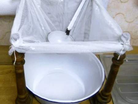 Rezept: "Oma - Friede`s" Holunder - Brombeersaft. Ein kerngesunder Wintervorrat. (Rzpt. um 1930) Bild Nr. 12 "Oma - Friede`s" Holunder - Brombeersaft. Ein kerngesunder Wintervorrat. (Rzpt. um 1930) - Rezept - Bild Nr. 12