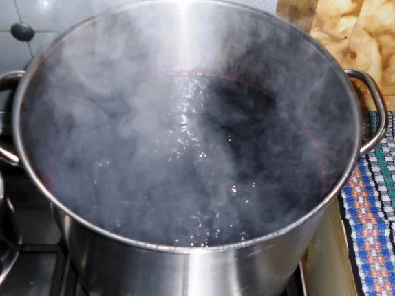 Rezept: "Oma - Friede`s" Holunder - Brombeersaft. Ein kerngesunder Wintervorrat. (Rzpt. um 1930) Bild Nr. 28 "Oma - Friede`s" Holunder - Brombeersaft. Ein kerngesunder Wintervorrat. (Rzpt. um 1930) - Rezept - Bild Nr. 28