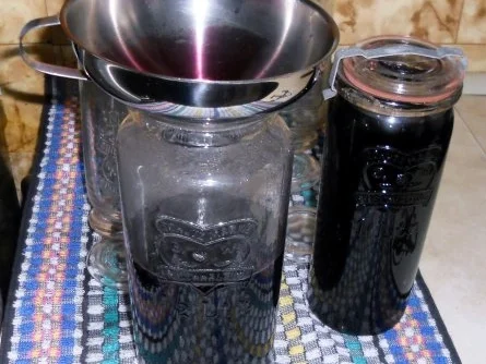 Rezept: "Oma - Friede`s" Holunder - Brombeersaft. Ein kerngesunder Wintervorrat. (Rzpt. um 1930) Bild Nr. 30 "Oma - Friede`s" Holunder - Brombeersaft. Ein kerngesunder Wintervorrat. (Rzpt. um 1930) - Rezept - Bild Nr. 30