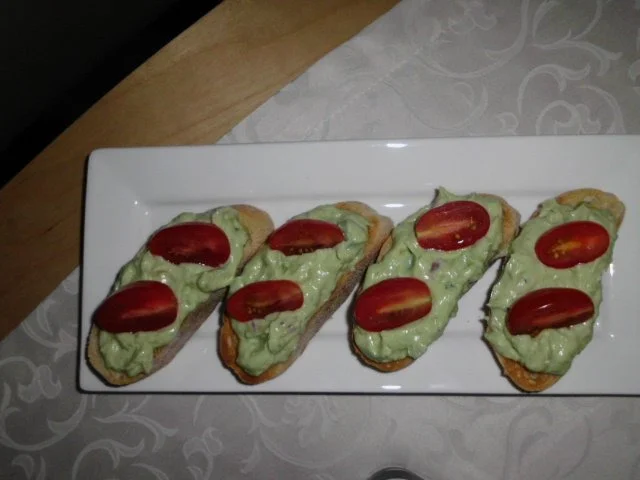 Avocadocreme auf getoastetem Baguette - Rezept - Bild Nr. 2