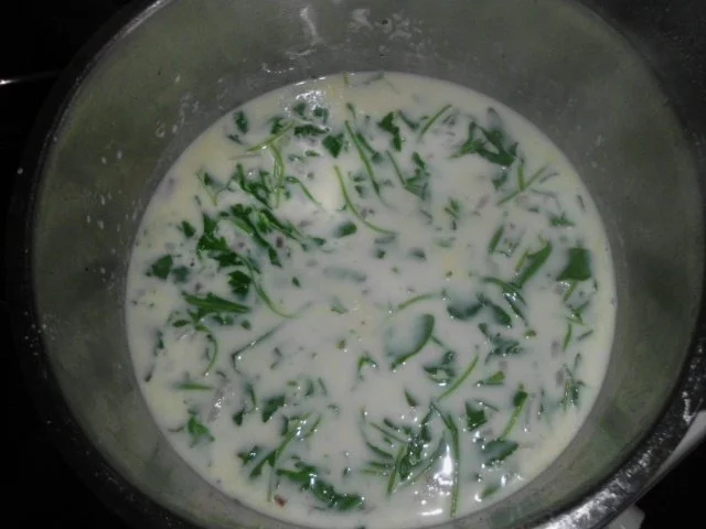 Rucolacremesuppe mit gerösteten Pinienkerne - Rezept - Bild Nr. 5