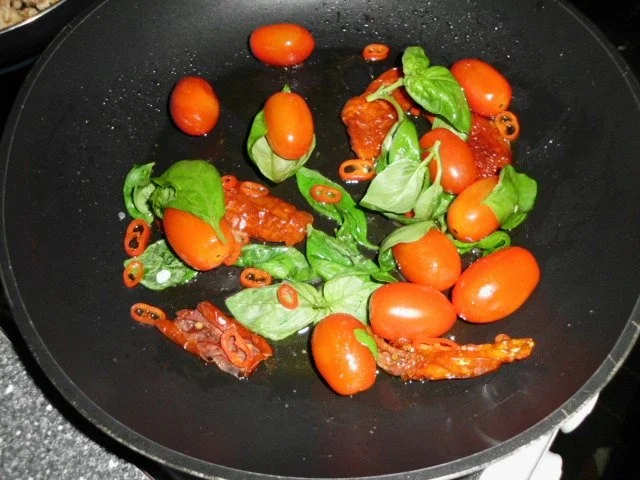 Gefülltes Hähnchenbrustfilet mit einem speziellen Salat (das Fleisch wird zur Nebensache) - Rezept - Bild Nr. 9