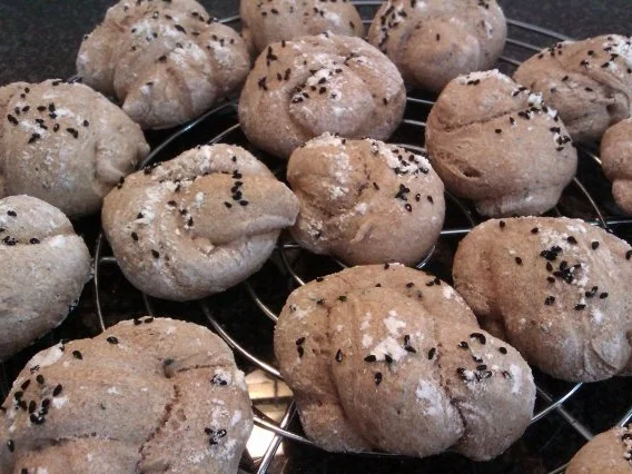 Party-Vollkorn-Sauerteigknoten - Rezept - Bild Nr. 4