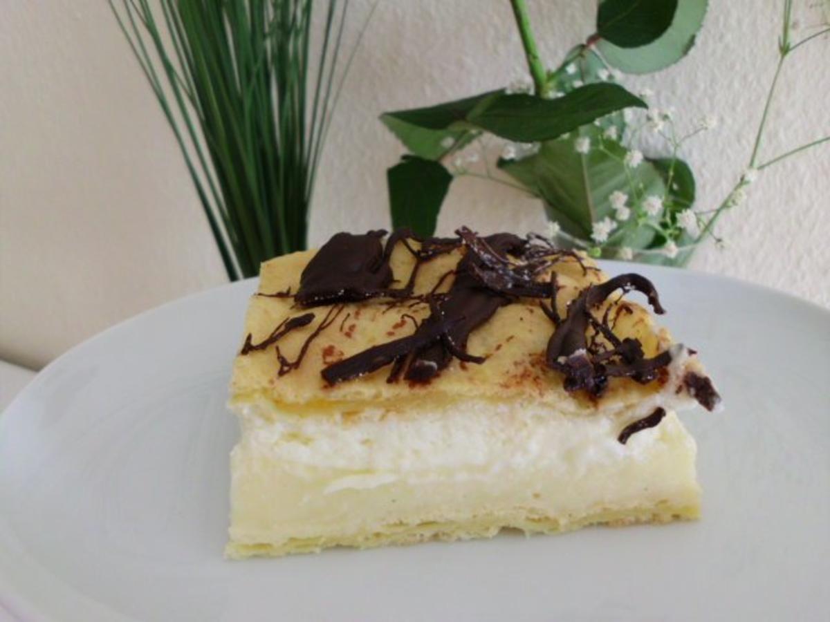 Brandteigkuchen mit Vanillecreme, dazu Waldbeermus (so wird das in Ungarn gemacht) - Rezept