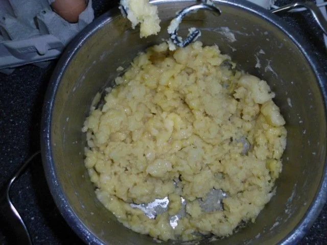 Brandteigkuchen mit Vanillecreme, dazu Waldbeermus (so wird das in Ungarn gemacht) - Rezept - Bild Nr. 3