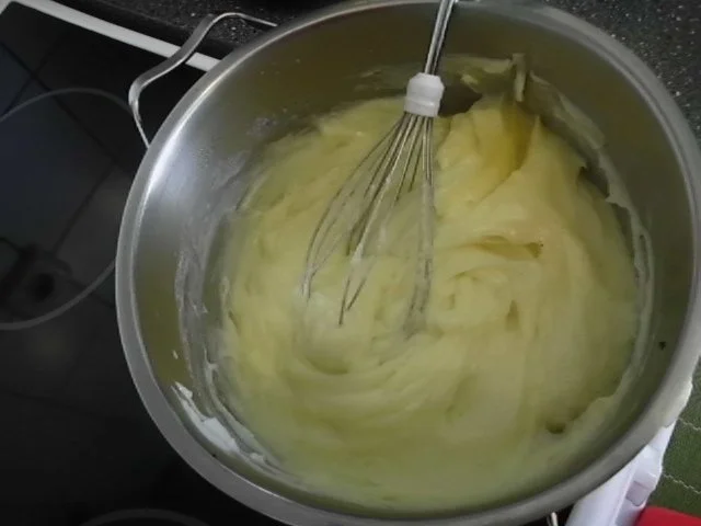 Brandteigkuchen mit Vanillecreme, dazu Waldbeermus (so wird das in Ungarn gemacht) - Rezept - Bild Nr. 15