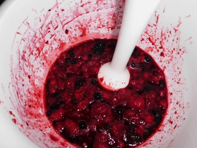 Brandteigkuchen mit Vanillecreme, dazu Waldbeermus (so wird das in Ungarn gemacht) - Rezept - Bild Nr. 26