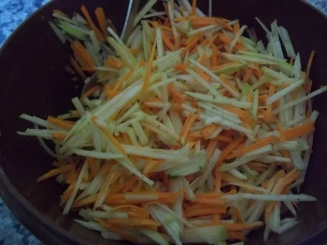 Möhren-Apfel-Rohkost-Salat - Rezept