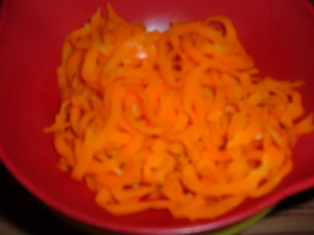 Rezept: Pfannengericht : Spaghetti mit Möhrenspaghetti Bild Nr. 5 Pfannengericht : Spaghetti mit Möhrenspaghetti - Rezept - Bild Nr. 5