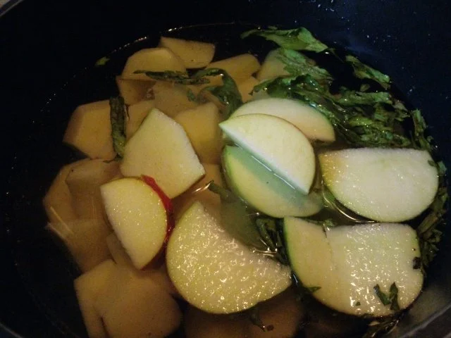 Bratwurstgulasch mit  Apfel - Kartoffelstampf - Rezept - Bild Nr. 4