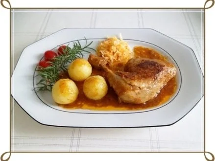 Hähnchenschenkel   mit Kartoffelklößen und  Krautsalat - Rezept - Bild Nr. 14