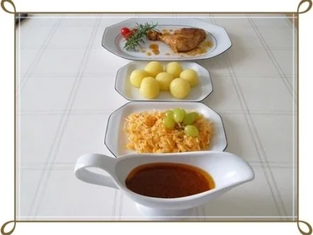 Hähnchenschenkel   mit Kartoffelklößen und  Krautsalat - Rezept - Bild Nr. 11