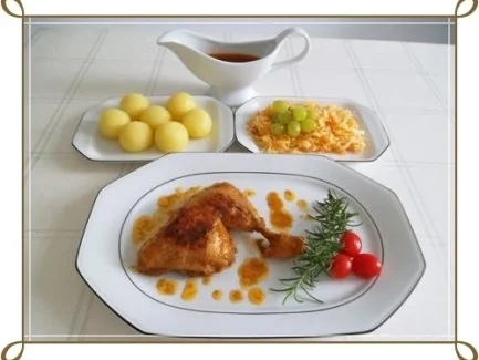 Hähnchenschenkel   mit Kartoffelklößen und  Krautsalat - Rezept - Bild Nr. 12