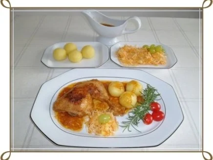 Hähnchenschenkel   mit Kartoffelklößen und  Krautsalat - Rezept - Bild Nr. 13