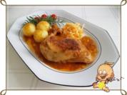 Hähnchenschenkel   mit Kartoffelklößen und  Krautsalat - Rezept