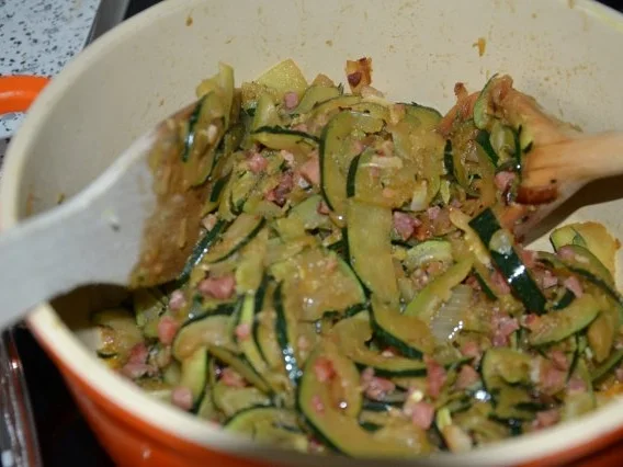 Rezept: Zucchini Mürbekuchen Bild Nr. 2 Zucchini Mürbekuchen - Rezept - Bild Nr. 2