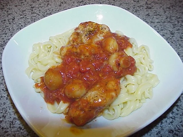 Putenpfanne mit Tomaten-Pilz-Sugo - Rezept