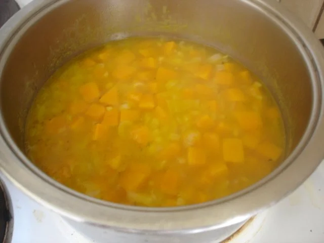 Rezept: Kürbiscremesuppe mit Eismeer-Garnelen Bild Nr. 7 Kürbiscremesuppe mit Eismeer-Garnelen - Rezept - Bild Nr. 7