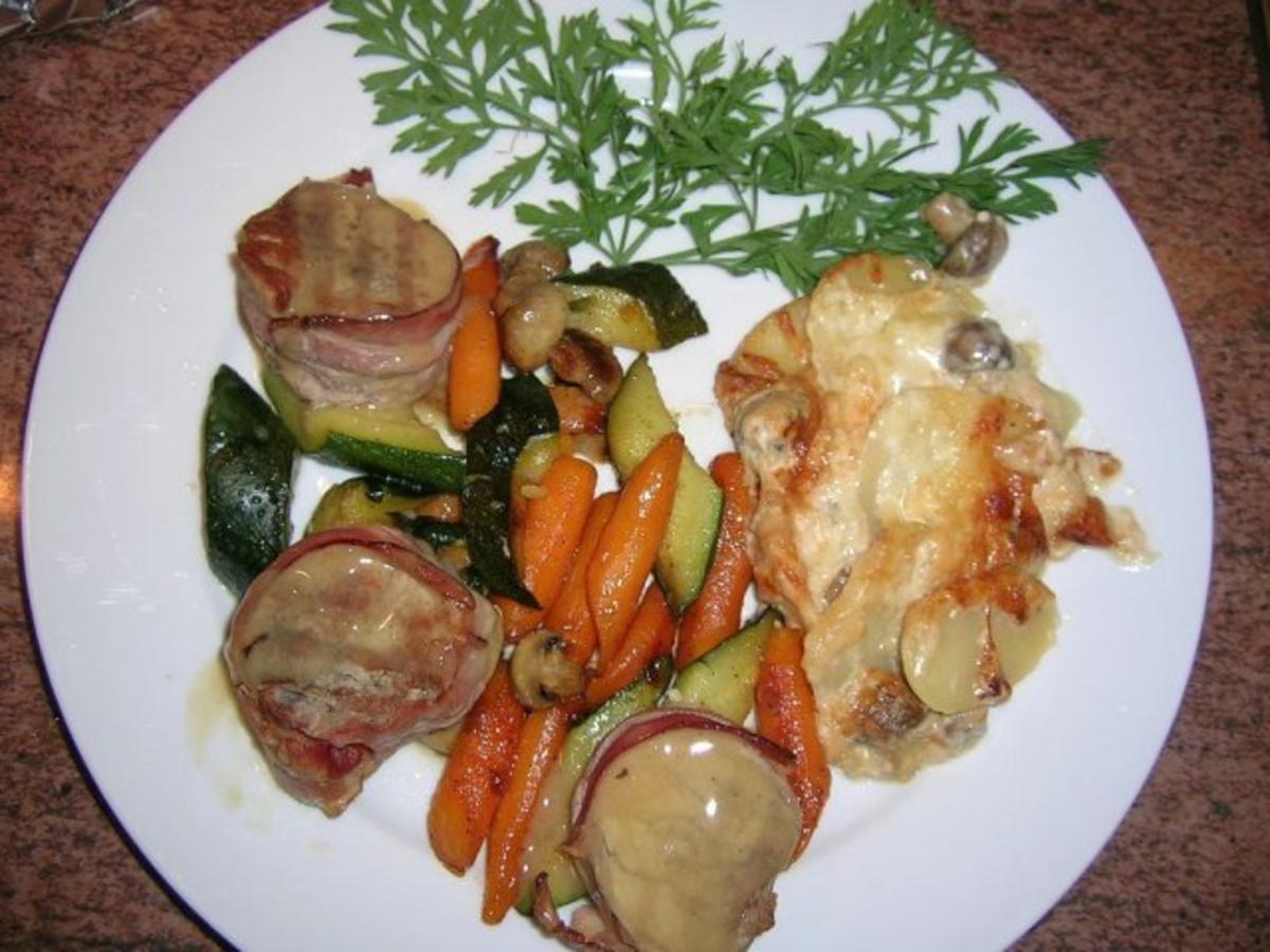 Schweinemedaillons mit Zucchini, Möhren und Champignon Gratin - Rezept - Bild Nr. 2