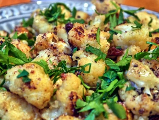 Orientalische Blumenkohl-Couscous-Pfanne mit Joghurt-Dipp - Rezept