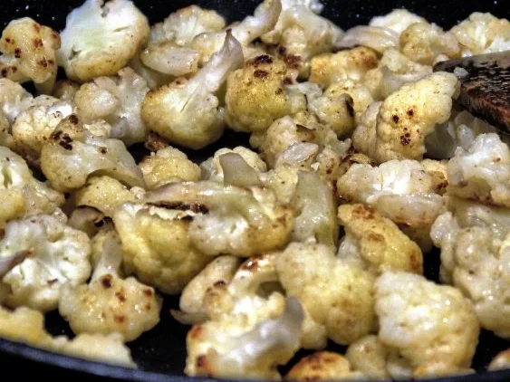 Orientalische Blumenkohl-Couscous-Pfanne mit Joghurt-Dipp - Rezept - Bild Nr. 11