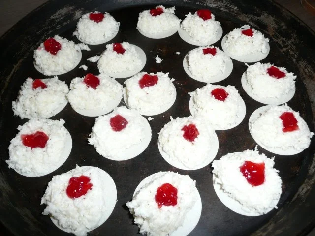 Rezept: Weihnachtsgebäck : Vulkano, gefüllte Makrönchen.45 Stk. Bild Nr. 2 Weihnachtsgebäck : Vulkano, gefüllte Makrönchen.45 Stk. - Rezept - Bild Nr. 2