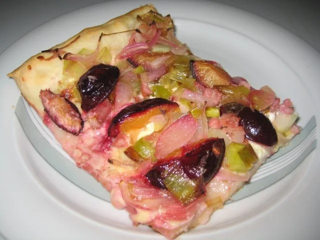 Rezept: Zwiebel Zwetschgen Pizza Bild Nr. 3 Zwiebel Zwetschgen Pizza - Rezept - Bild Nr. 3