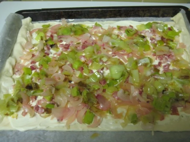 Rezept: Zwiebel Zwetschgen Pizza Bild Nr. 13 Zwiebel Zwetschgen Pizza - Rezept - Bild Nr. 13