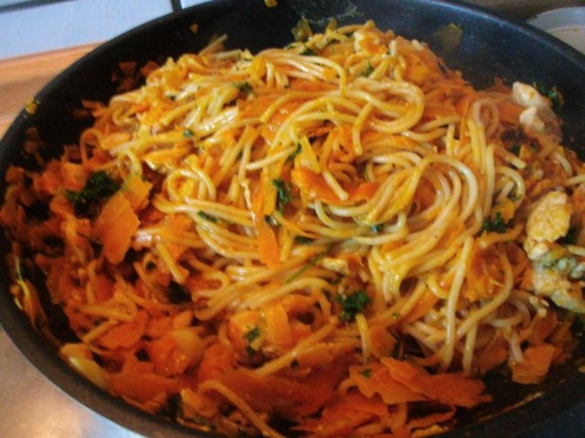 Pfannengericht Spaghetti mit Kürbis und Möhre - Rezept - Bild Nr. 14
