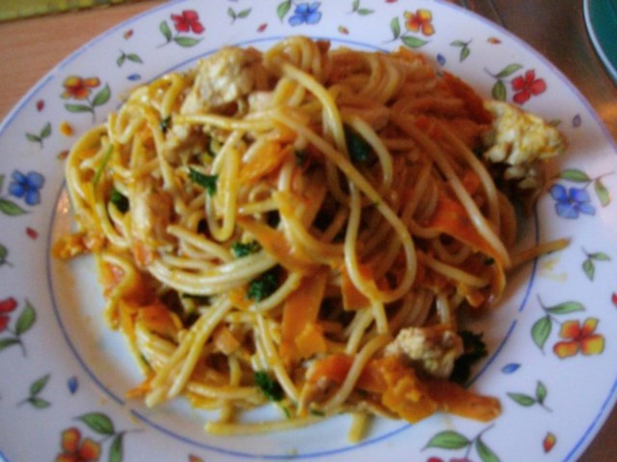 Pfannengericht Spaghetti mit Kürbis und Möhre - Rezept