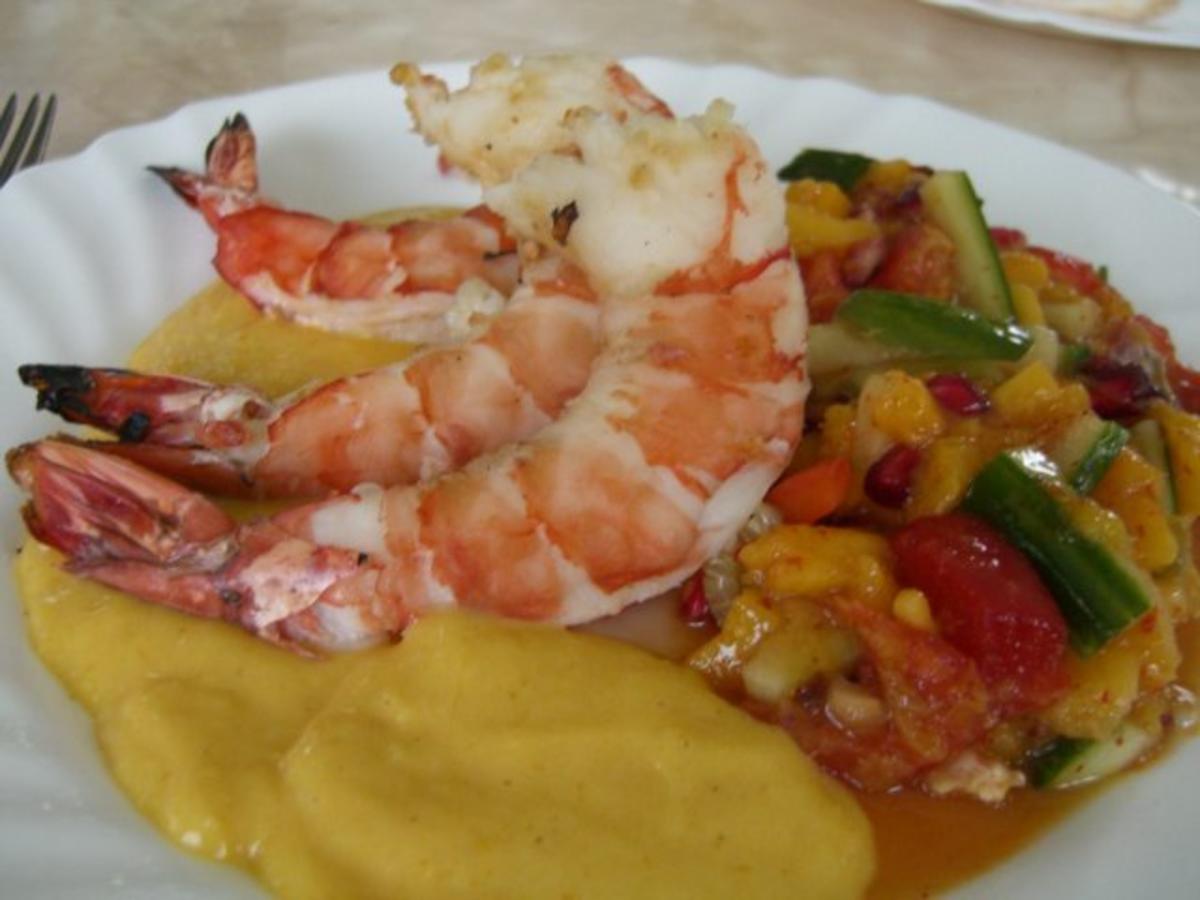 Garnelen vom Grill mit Mango Salsa und Mango Curry Soße - einfach - von ...
